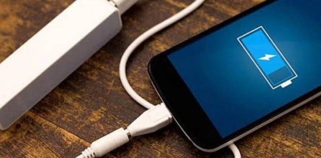 5 κολπάκια για να φορτίσετε πιο γρήγορα το κινητό σας τηλέφωνο